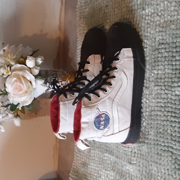 Shoes  size  6 - Picture 2 of 5